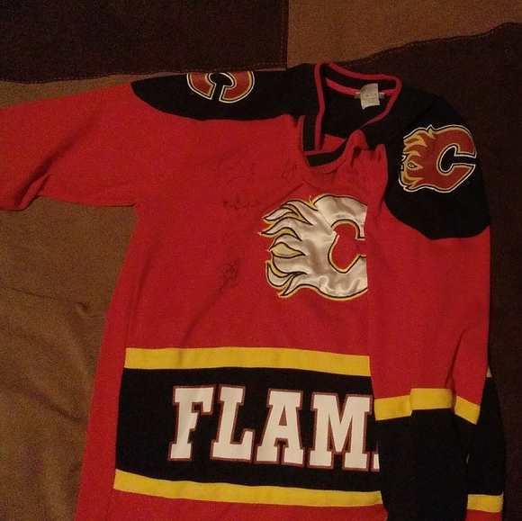 Retro Calgary Flames Jersey - Picture 3 of 5